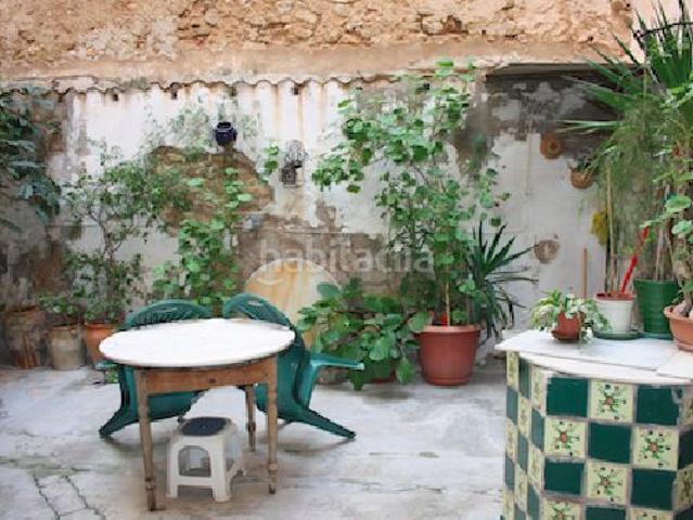 Casa pareada en venta en Onil. !CDATAImponente casa solariega de 4 plantas, patio veneciano interior en el corazón histórico de Onil. Casas pareadas.