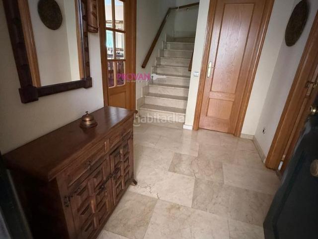 Casa pareada en venta en Loeches. EN LOECHES CHALET PAREADO, CON PARCELA DE 400 M2 Y AMPLIO JARDIN. Casas pareadas.