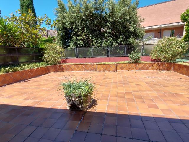 Casa pareada en venta en Logroño, Avenida Madrid. Mágnifico unifamiliar cercano a Logroño en Avda de Madrid en urbanización con piscina y zona deportiva. Casas pareadas.