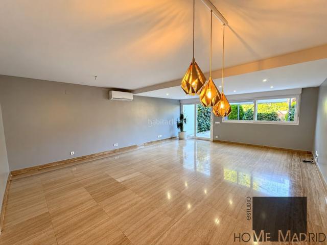 Casa pareada en venta en La Moraleja, El Soto de la Moraleja. ESTUDIO HOME MADRID presenta este magnífico chalet de 233 m², ubicado en una de las urbanizaciones más exclusivas y consolidadas. Casas.