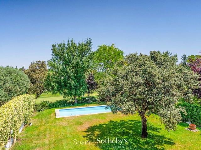 Casa pareada en venta en La Moraleja, Urbanización La Moraleja. Chalet en urbanización 24 horas con vistas al Golf. Casas pareadas La.