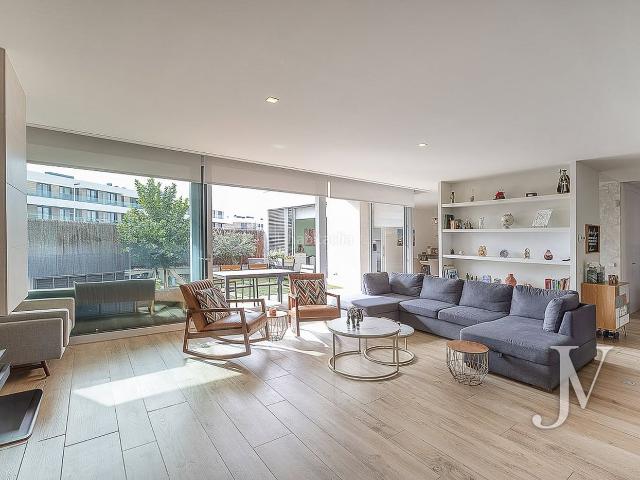 Casa pareada en venta en La Moraleja, Urbanización La Moraleja. El Encinar de los Reyes La Moraleja, chalet pareado de esquina, en urbanización del 2021 con zonas comunes y seguridad 24horas. Casas.