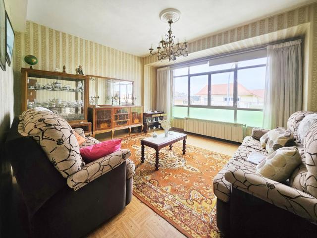 Casa pareada en venta en Laracha. * CASA CON GRAN TERRAZA Y ESPACIO POLIVALENTE EN A LARACHA *. Casas pareadas.