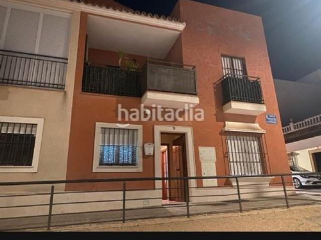 Casa pareada en venta en Lebrija. Muy iluminado, fácil aparcamiento y cerca de todo. Casas pareadas.