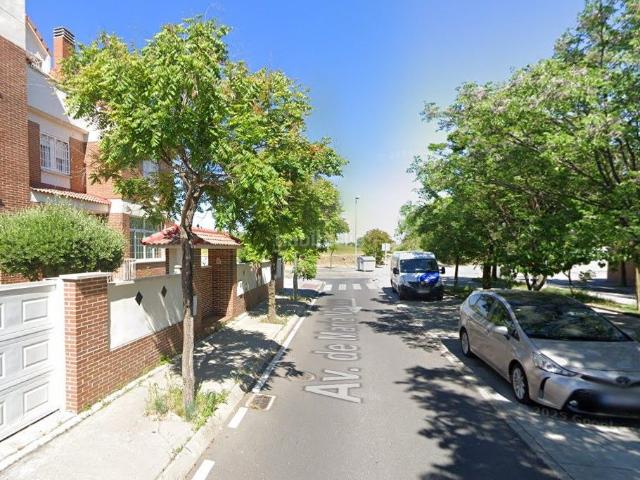 Casa pareada en venta en Leganés, Leganés Norte. Chalet adosado en venta en avda Maria Moliner. Casas pareadas.