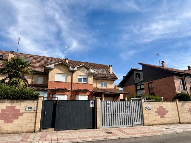 Casa pareada en venta en León, Las Eras de Renueva. Casa en venta en León. Casas pareadas.