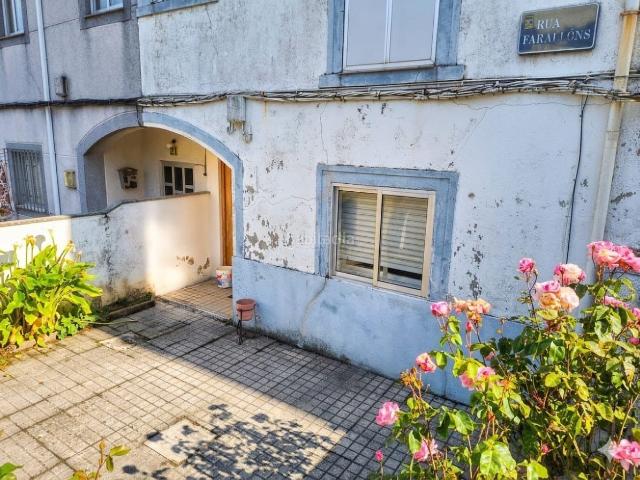 Casa pareada en venta en Lugo, San Roque As Fontiñas. Se vende casa que necesita reforma en zona Montirón. Casas pareadas.