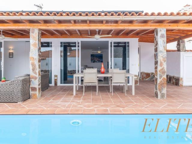 Casa pareada en venta en Mogán, Playa del Cura Taurito. Chalet pareado en Tauro con piscina privada. Casas pareadas.