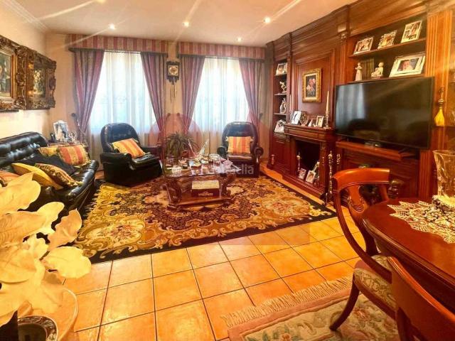 Casa pareada en venta en Mollet del Vallès, Centre. Singular casa en pleno centro de Mollet. Casas pareadas Mollet del.
