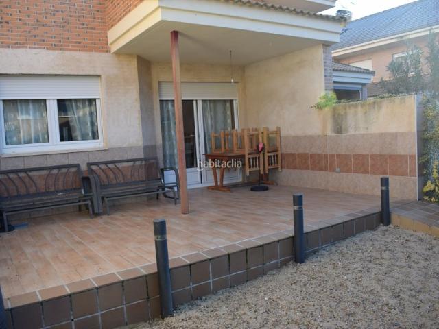 Casa pareada en venta en Monfarracinos. Chalet apareado reformado total. Casas pareadas.