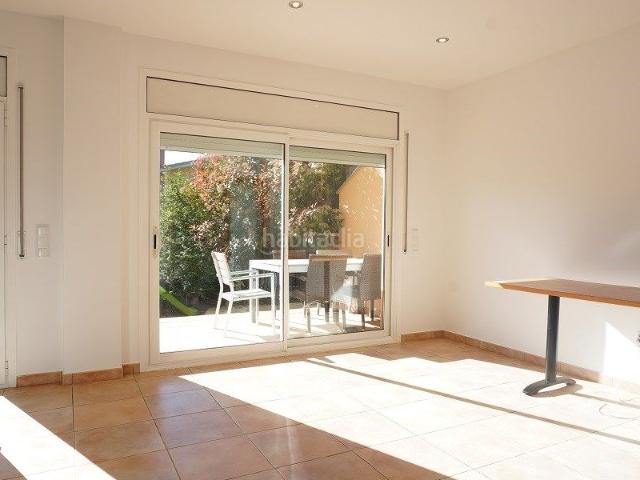 Casa pareada en venta en Montagut i Oix. Casas pareadas Montagut i.
