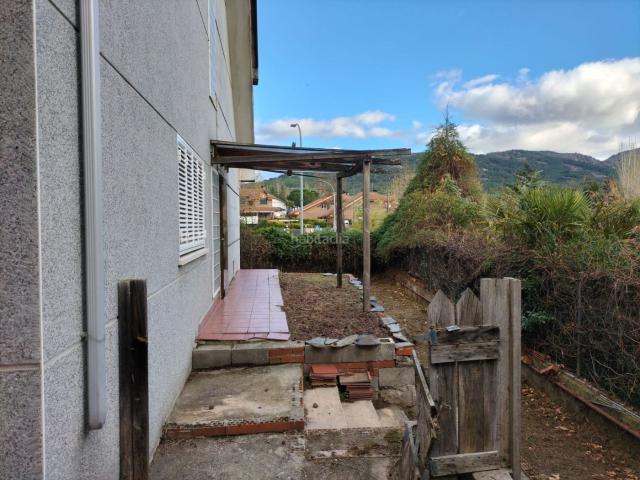 Casa pareada en venta en Moralzarzal, Centro. SE VENDE PAREADO EN AV de LA SALUD Moralzarzal Madrid. Casas pareadas.