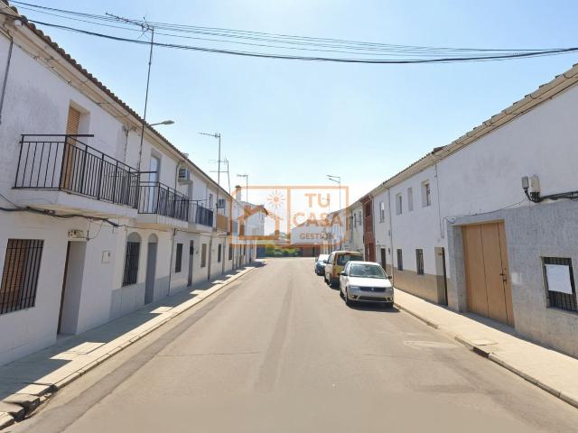 Casa pareada en venta en Moraleja. Venta unifamiliar en moraleja Vivienda con alquiler y no es posible visitar. Casas pareadas.