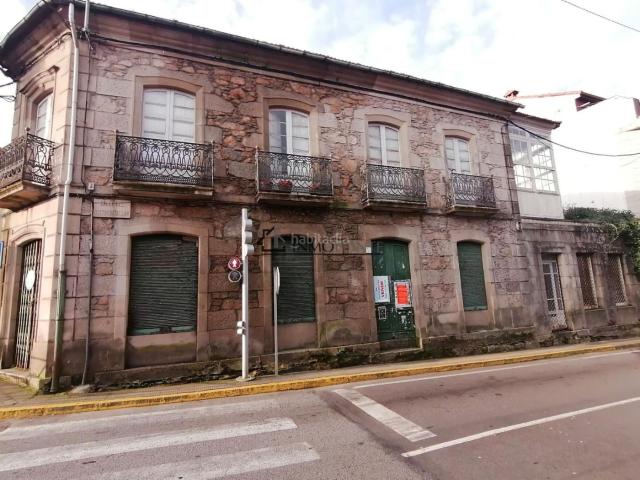 Casa pareada en venta en Moraña. SE VENDE CASA SEñORIAL EN EL CENTRO DE MORAñA SANTA LUCíA IDEAL PARA USO TURíSTICO! LA CASA ES TOTALMENTE DE PIEDRA, CON 7 DORM. Casas pareadas.