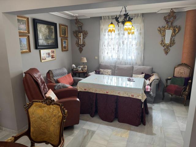 Casa pareada en venta en Morón de la Frontera. OPORTUNIDAD MAGNÍFICA CASA EN MORÓN DE LA FRONTERA!. Casas pareadas Morón de la.