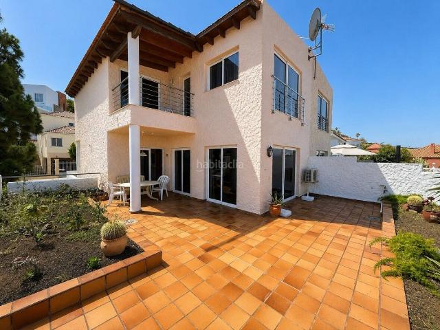 Casa pareada en venta en Matanza de Acentejo La. Tenerife Exclusiva Casa Pareada con Espectaculares Vistas al Teide y al Mar y un Extraordinario Potencial de Ampliación en el Nort. Casas pareadas.