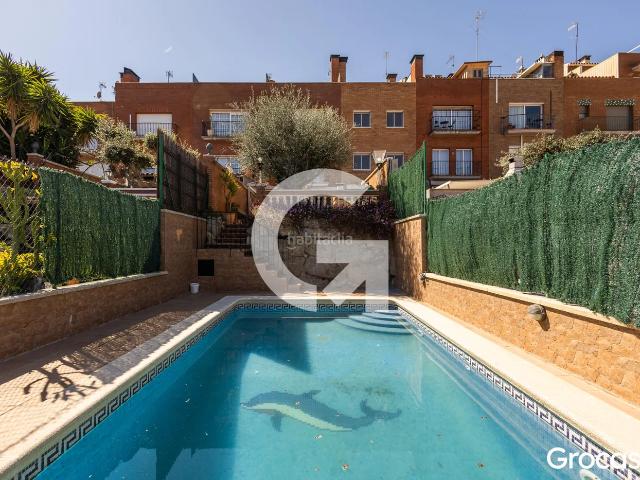 Casa pareada en venta en Mataró, La Llàntia. CASA PAREADA CON PISCINA Y PARKING PRIVADO. Casas pareadas.