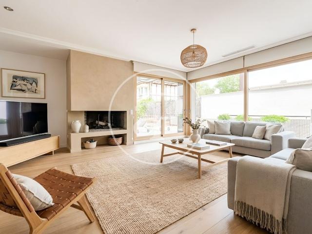 Casa pareada en venta en Madrid, Canillas. Vivienda unifamiliar en venta en Arturo Soria. Casas pareadas.