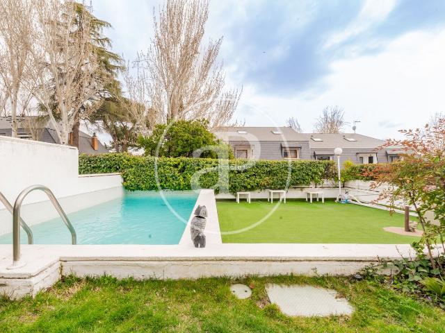 Casa pareada en venta en Madrid, Conde Orgaz Piovera. Casa en venta en Conde Orgaz. Casas pareadas.