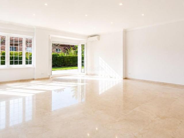 Casa pareada en venta en Madrid, Conde Orgaz Piovera. CHALET PAREADO CONDE ORGAZPIOVERAARTURO SORIA. Casas pareadas.