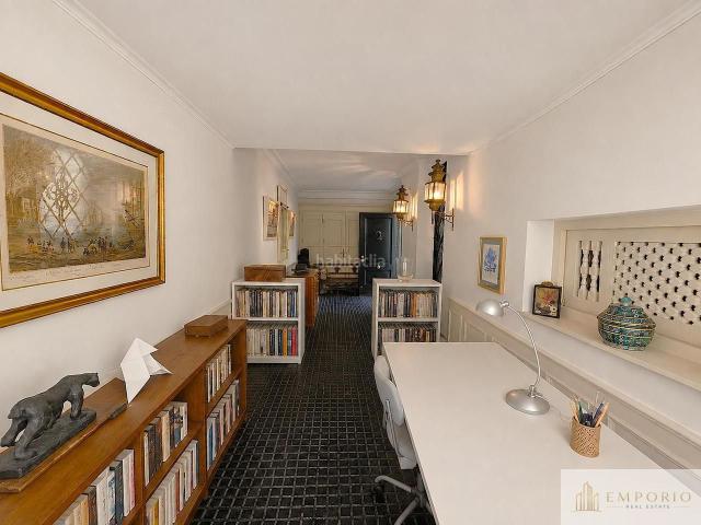 Casa pareada en venta en Madrid, El Viso. Chalet pareado con patios y terraza en El Viso. Casas pareadas.