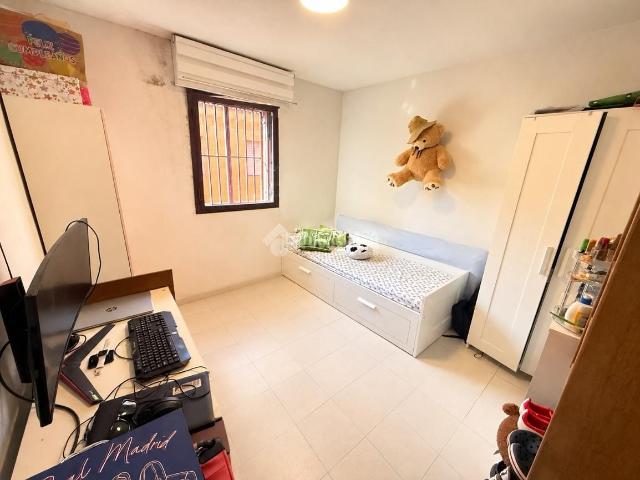 Casa pareada en venta en Madrid, Entrevías. Casa en venta en Madrid. Casas pareadas.