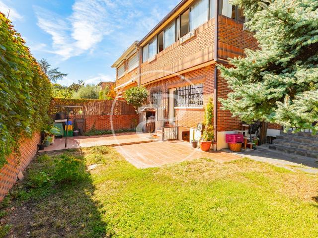 Casa pareada en venta en Madrid, La Florida El Plantío. Chalet en venta en El PlantioAravaca. Casas pareadas.