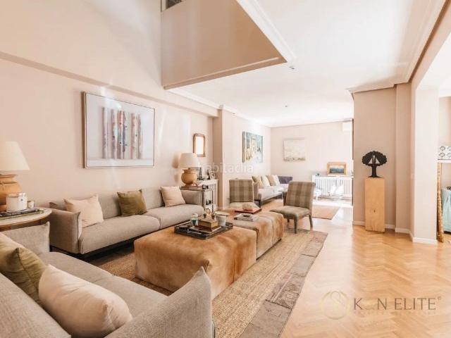 Casa pareada en venta en Madrid, La Florida El Plantío. Chalet pareado en El PlantíoAravaca. Casas pareadas.