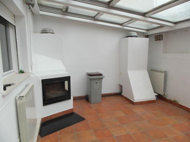 Casa pareada en venta en Madrid, Salvador. Chalet pareado en venta en Calle de Siro Muela 16, Salvador. Casas pareadas.
