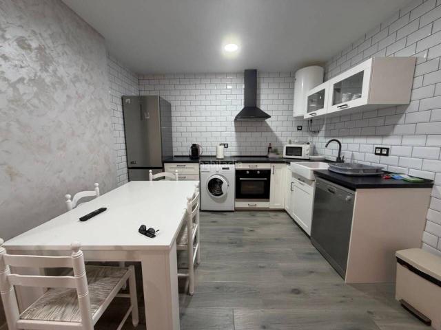 Casa pareada en venta en Madrigueras. CASA INDEPENDIENTE EN MADRIGUERAS. Casas pareadas.