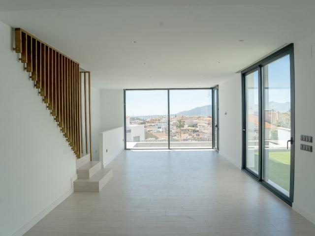 Casa pareada en venta en Málaga, Puertosol. Magnífico chalet pareado en Puerto de la Torre. Casas pareadas.