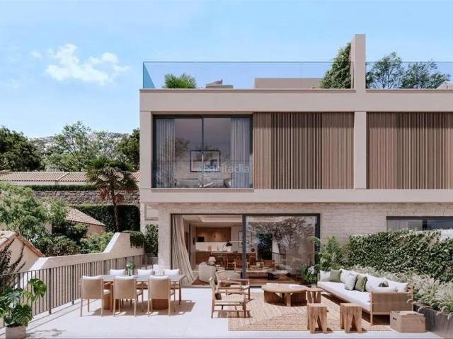 Casa pareada en venta en Málaga, Pedregalejo Morlaco. OBRA NUEVA EN EL CORAZÓN DE PEDREGALEJO. PROMOCIÓN DE LUJO UBICADA EN UN ENTORNO ÚNICO Y CONSOLIDADO, DESTACANDO POR SU PROYECTO D. Casas.