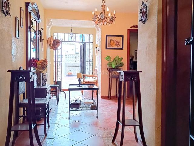Casa pareada en venta en Mancha Real. SE VENDE CASA CON PATIO Y PISCINA EN CENTRO DE MANCHA REAL. Casas pareadas Mancha.
