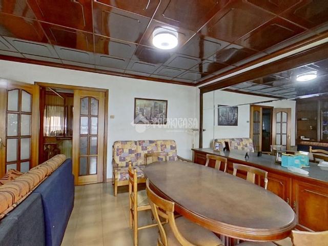 Casa pareada en venta en Manresa, Plaça Catalunya. Casa en venta en Manresa. Casas pareadas.