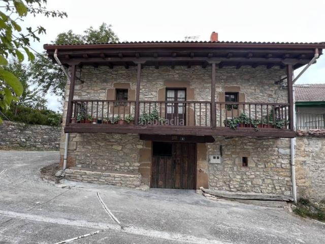 Casa pareada en venta en Merindad de Sotoscueva. CASA DE PUEBLO REFORMADA EN HORNILLALATORRE. Casas pareadas Merindad de.