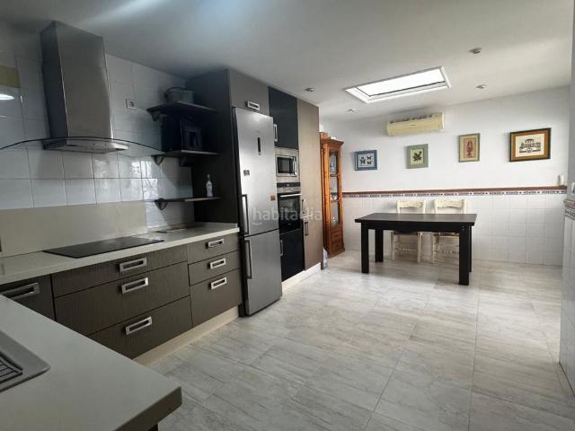 Casa pareada en venta en Mérida, Oeste. ? ¡ESPECTACULAR CHALET PAREADO TOTALMENTE REFORMADO, CON GRAN PATIO JARDÍN Y MUCHA LUZ NATURAL!. Casas pareadas.