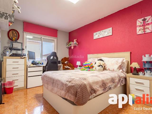 Casa pareada en venta en Miami Platja, Centre Costa Dorada. CASA PAREADA EN MIAMI PLAYA. Casas pareadas Miami.