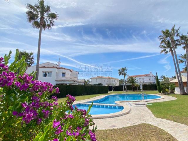 Casa pareada en venta en Miami Platja, Costa del Zèfir Costa Dorada. Pareado esquinero con vistas al mar Licencia turística Piscina Parking incluido. Casas pareadas Miami.