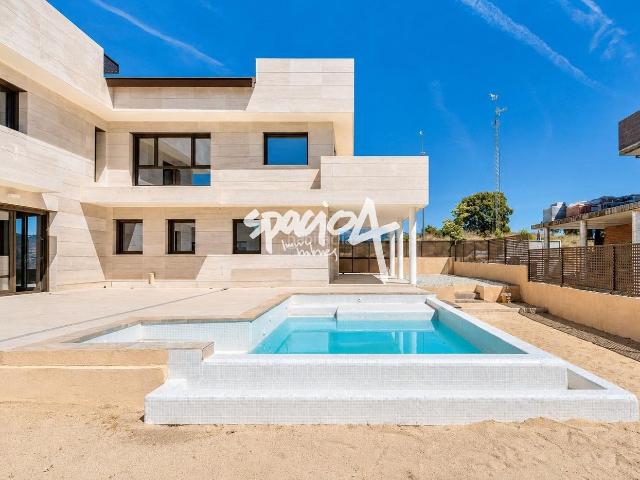 Casa pareada en venta en Miraflores de la Sierra. Exclusividad, Diseño y Eficiencia en una Vivienda de Obra Nueva. Casas pareadas Miraflores de la.