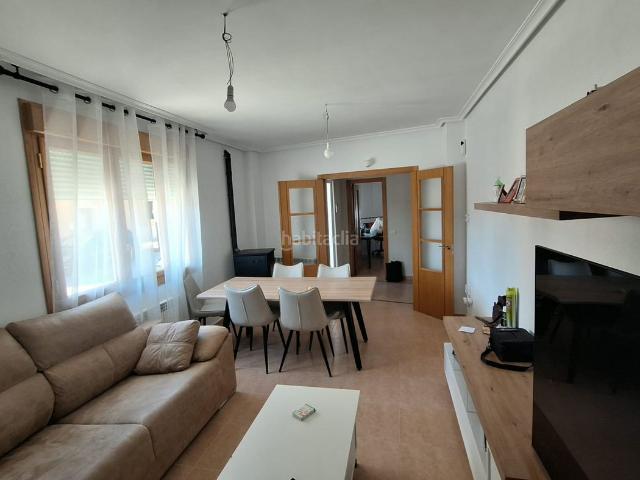 Casa pareada en venta en Mucientes. CHALET EN VENTA, MUCIENTES. Casas pareadas.