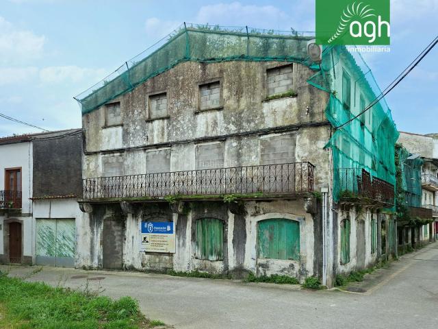 Casa pareada en venta en Mugardos. * A 120 M DEL PUERTO: CREA VIVIENDAS CON GARAJE EN PLENO CENTRO *. Casas pareadas.