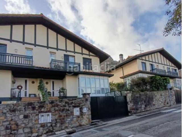 Casa pareada en venta en Mundaka. Espectacular chalet adosado con vistas al mar en Mundaka. Casas pareadas.