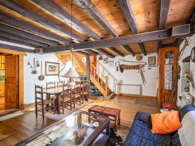 Casa pareada en venta en Naut Aran, Bagergue. Casa tradicional aranesa en Bagergue. Casas pareadas Naut.