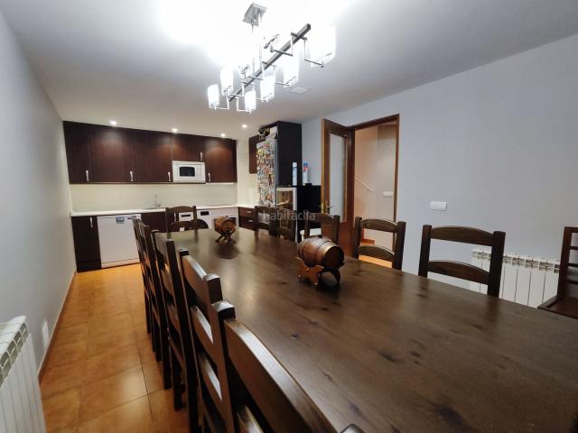 Casa pareada en venta en Sojuela. Vivienda pareada para entrar a vivir en Sojuela, La Rioja junto al campo de golf y en plena naturaleza. A 20 minutos de Logroño. Casas pareadas.
