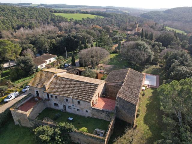 Casa pareada en venta en Saus, Camallera i Llampaies. Masia a Terradelles. Casas pareadas Saus, Camallera i.