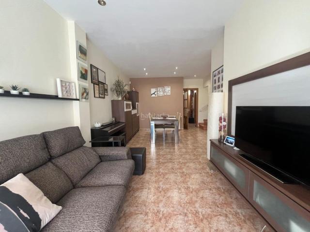 Casa pareada en venta en Sabadell, Concòrdia. Magnífica casa en venta en la zona de La Concordia!. Casas pareadas.