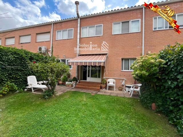 Casa pareada en venta en Salamanca, Rollo Puente Ladrillo. Chalet en venta en Calle Pintor Celso Lagar. Casas pareadas.