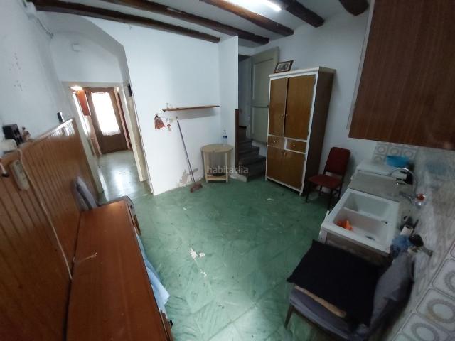 Casa pareada en venta en Salt, Barri Vell. Oportunitat que no podrà deixar escapar una casa adossada, de poble a restaurar situada a la zona de Les Hortes, a Salt. Casas pareadas.