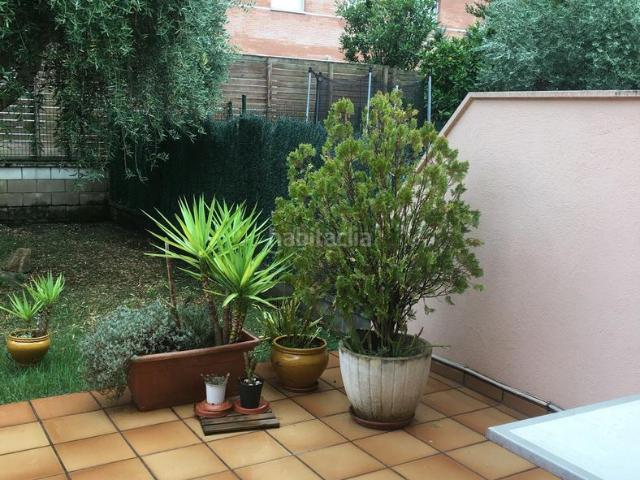 Casa pareada en venta en Salt, Maçana. Chalet adosado de 265m2 al lado de Euses. Casas pareadas.