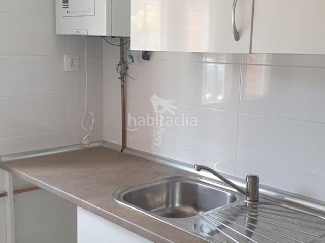 Casa pareada en venta en San Martín de la Vega. Casa pareada de 180 m con buhardilla, patio privado y 4 dormitorios en San Martín de la Vega. Casas pareadas San Martín de la.